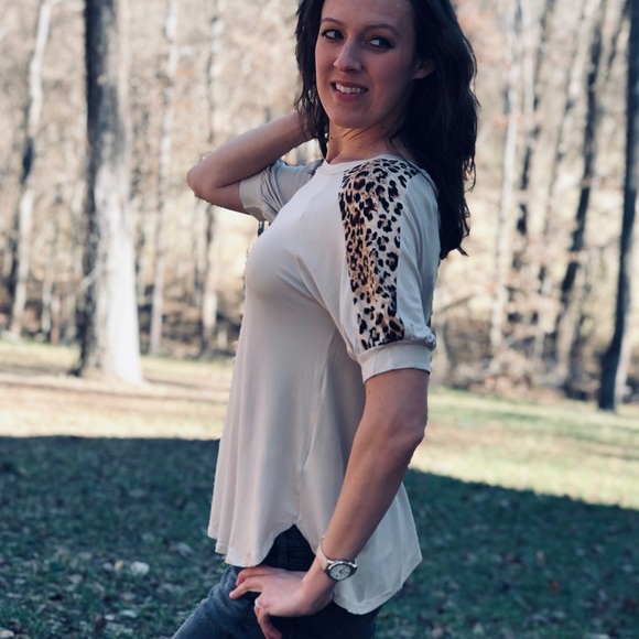 Cream Soft Short Slv Top With Leopard Print Detail - Picture 3 of 5